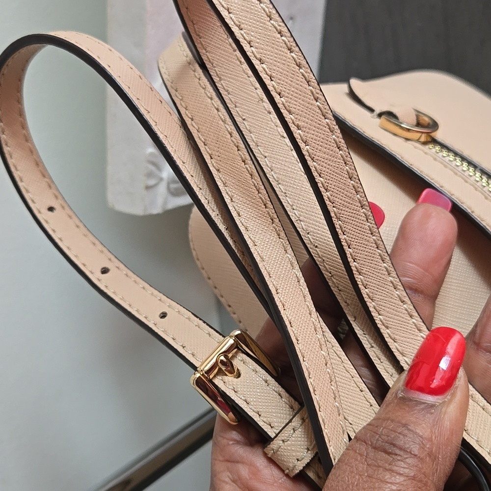 Michael Kors Cream Jet Set Crossbody Bag with Gold Accents - Picture 12 of 12